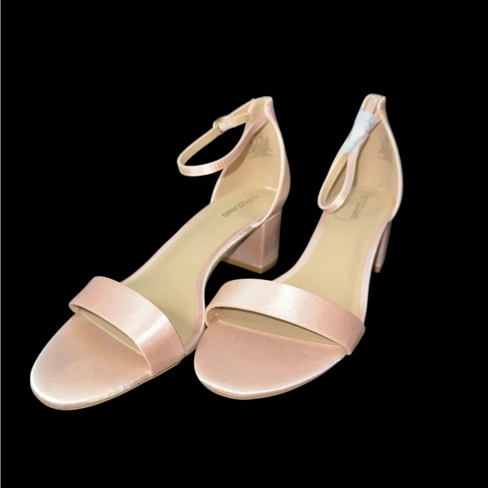 Pizz Annu Women's Satin Champagne Blush 2 inch Heels size 10‎ NWT in Box